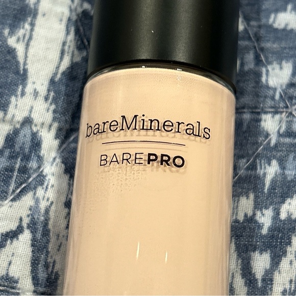 Sold out BareMinerals Barepro Performance Wear Liquid Foundation Porcelain 0.5 - Picture 4 of 7
